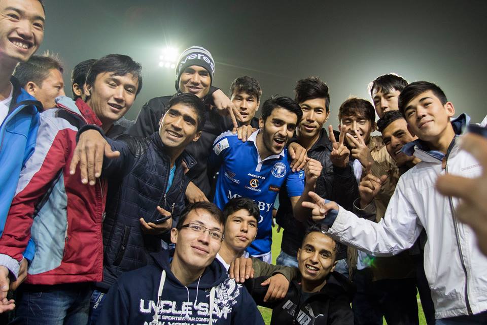 نورالله امیری در میان مهاجرین افغانستانی مقیم در سوئد