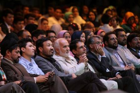 به گریه افتادن داود سرخوش و شرکت کنندگان کنسرت در آهنگ ”سرزمین من‟