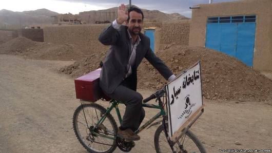 کتابخانه سیار یک داستاننویس برای کودکان بامیان