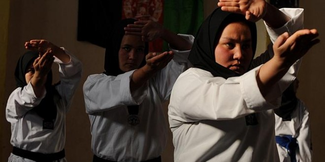 گزارش تصویری از دختران رز می کار افغانستانی ؛پسران خشن متوجه باشید